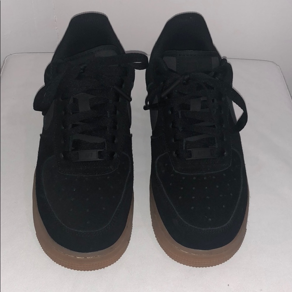 black NIKE air force 1
